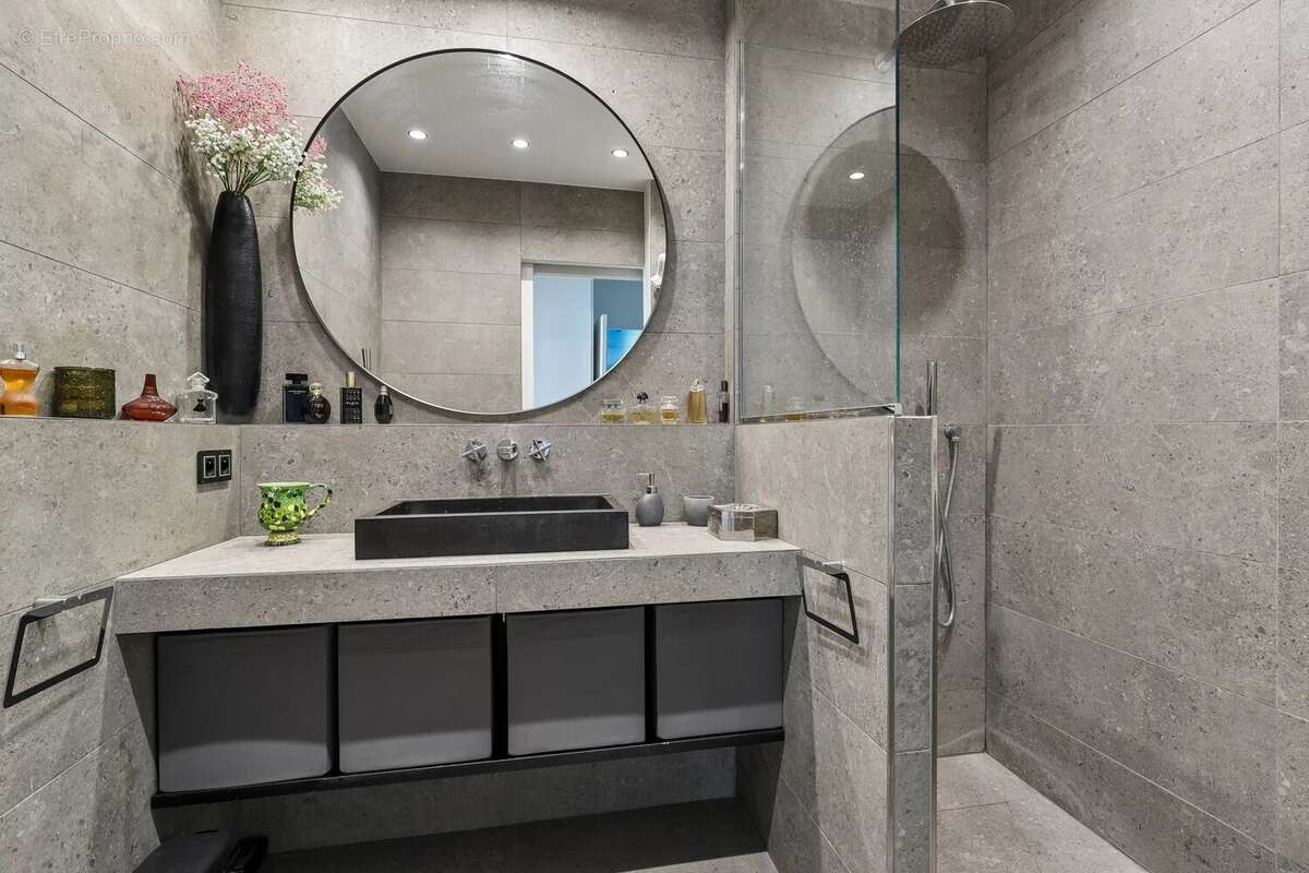 Exclusivité – paris 16e – avenue foch – appartement de prestige avec chambre de service - photo 11