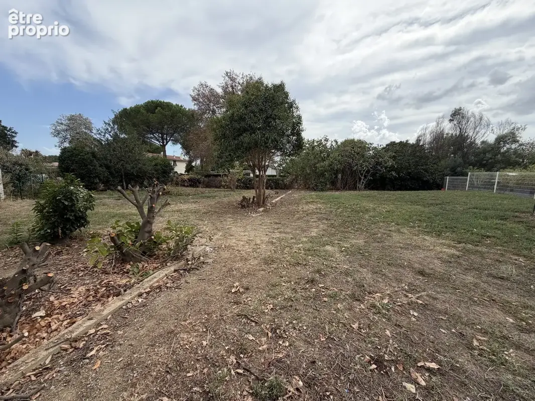 Terrain 684 m² à Saint-Hilaire  - photo 2