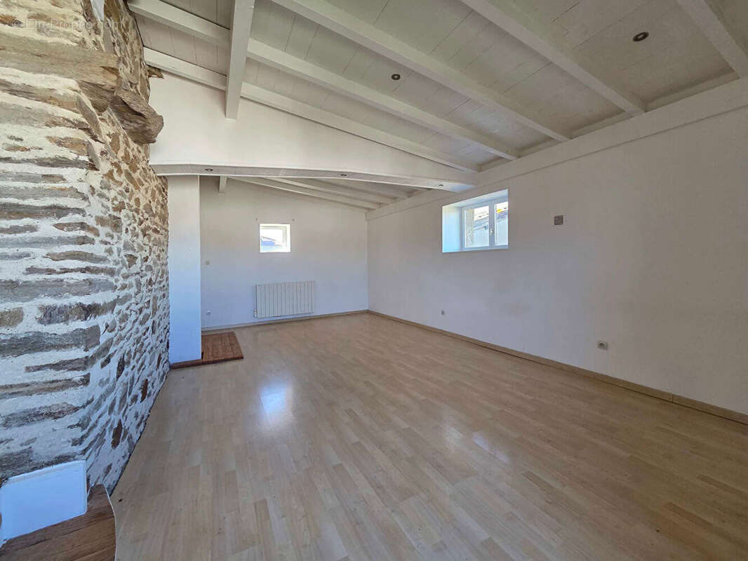 En exclusivité ? T2 bis de 67 m² avec extérieur privatif d'environ 110 m² - photo 2