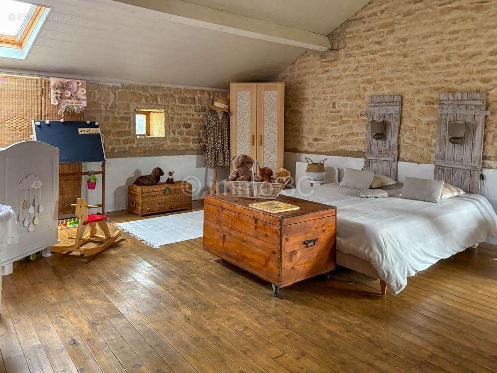 Maison à CHEF-BOUTONNE