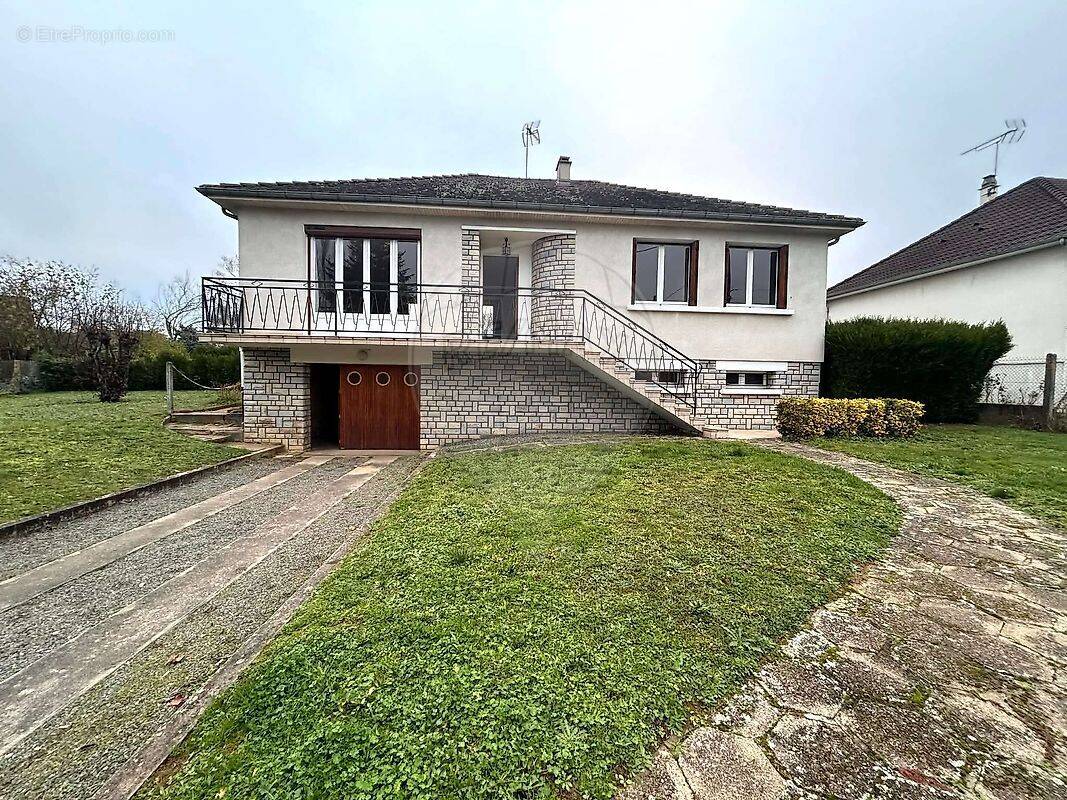 Maison à LA GUERCHE-SUR-L'AUBOIS