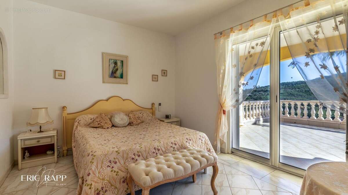 Photo 8 - Maison à ROQUEBRUNE-SUR-ARGENS