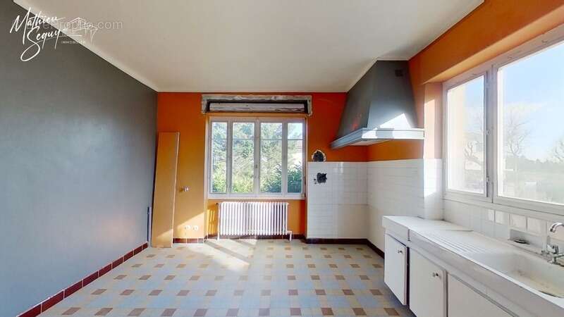Appartement à CHARBONNIERES-LES-BAINS