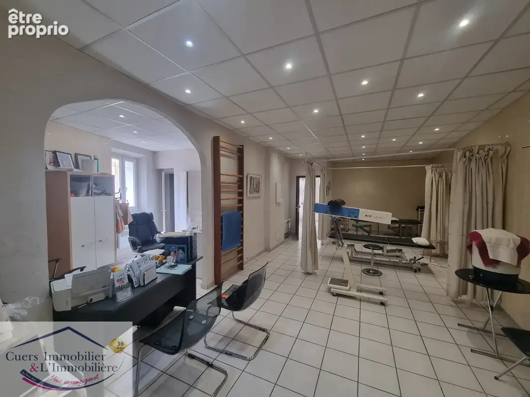 Sollies-pont local commercial d'environ 85m2 avec cour exterieur - photo 2