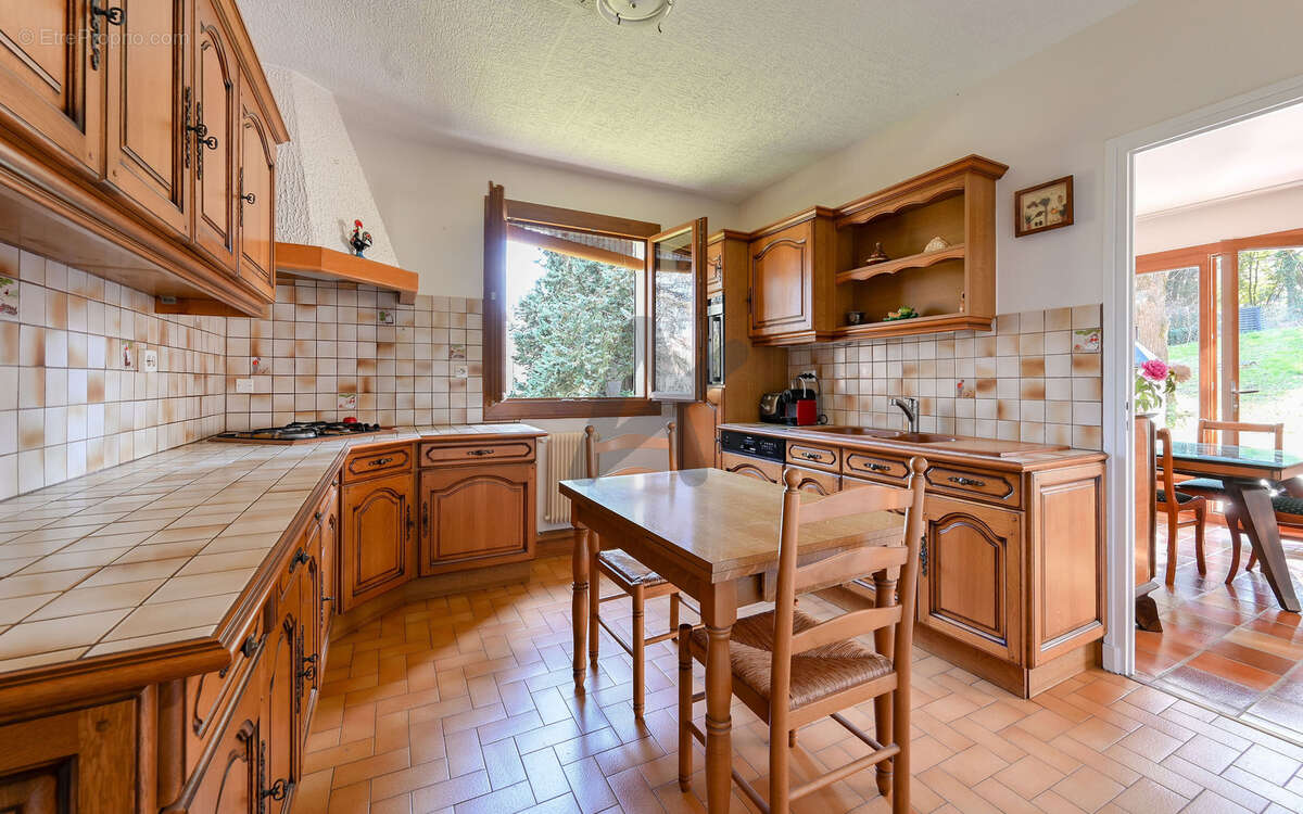 Maison à COLLONGES-AU-MONT-D'OR