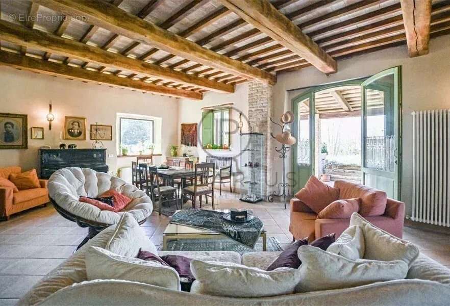 Ferme restaurée du XVIIIe siècle avec 6 chambres + 3 appartements pour invités sur 27 hectares près de Cagli, Marches. Piscine,  - photo 5