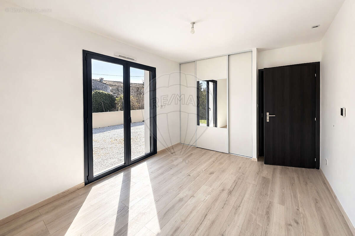 Maison à CHAILLEVETTE