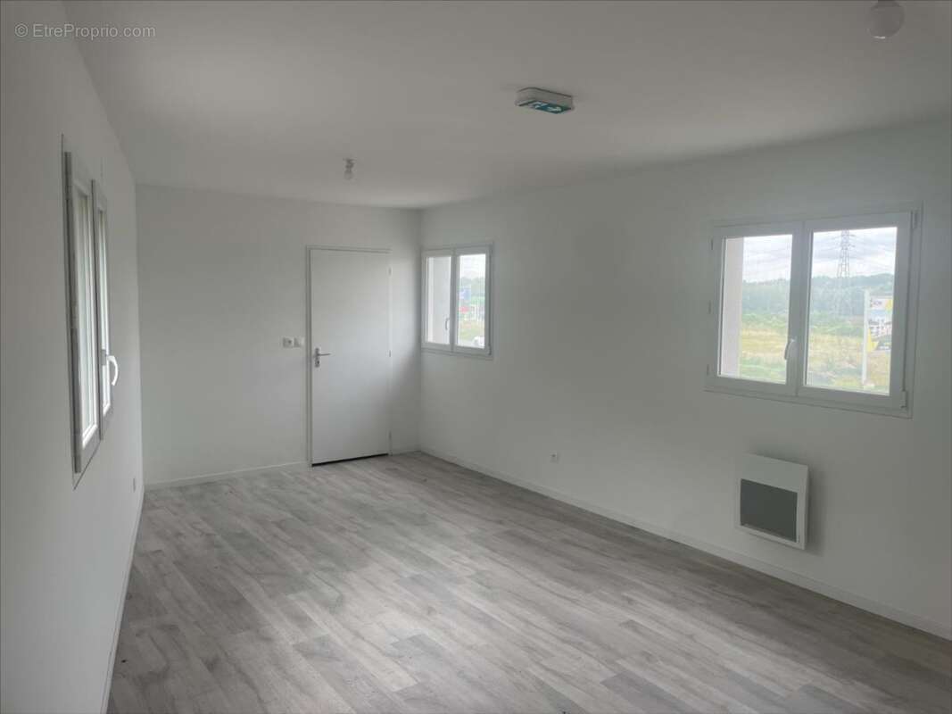 Commerce 95 m² à Migne-Auxances  - photo 53