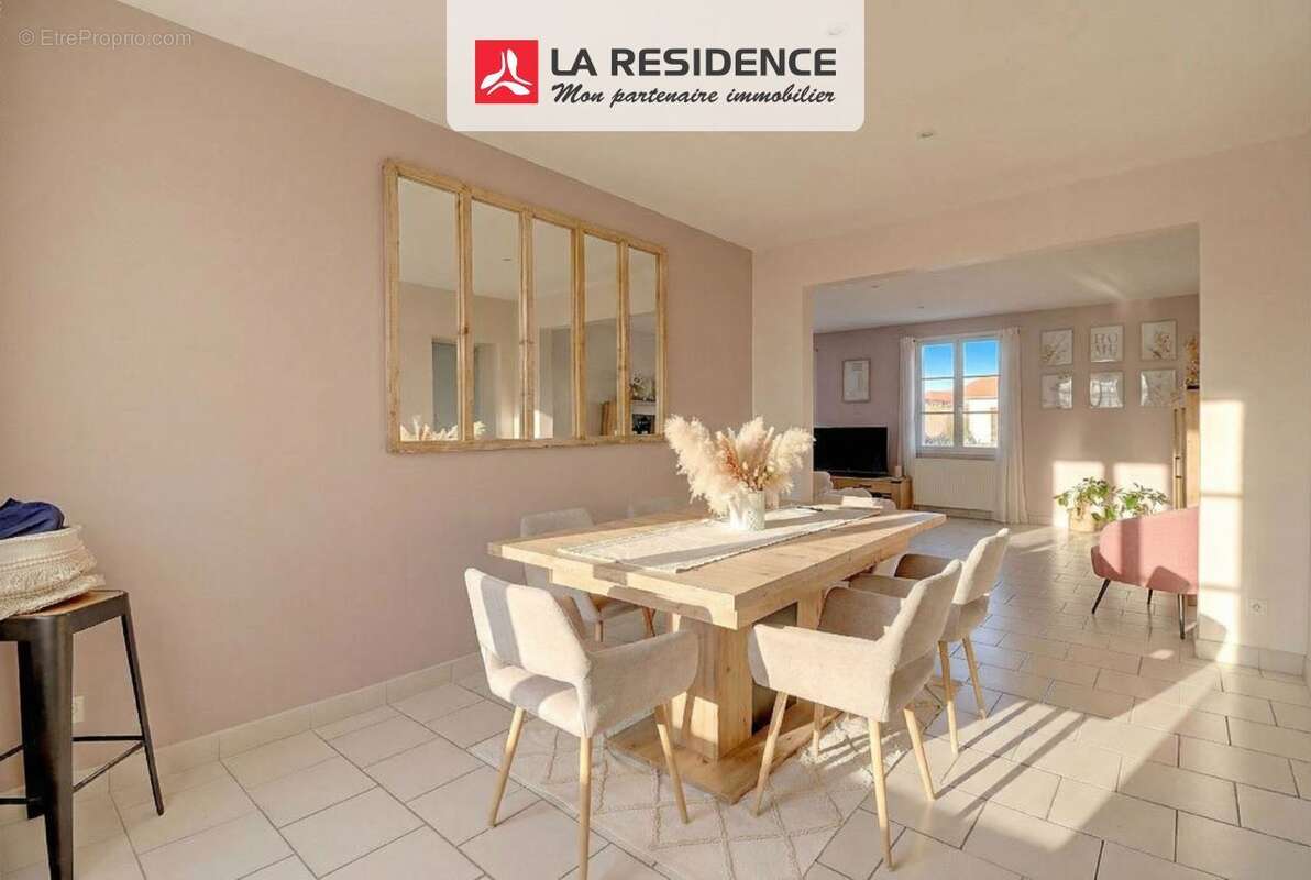 Maison à LA CHAUSSEE-SAINT-VICTOR