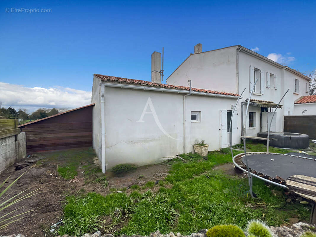 Maison à CHAMPAGNE-LES-MARAIS
