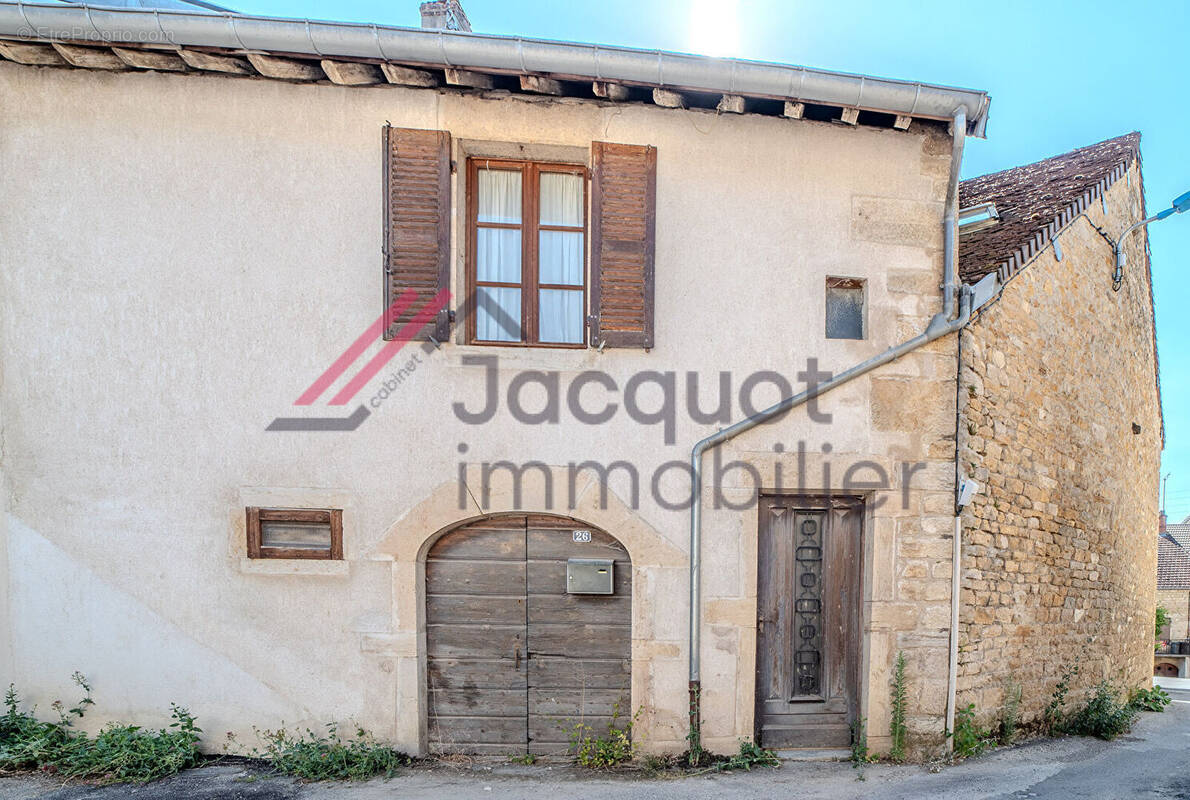 Maison à MONTMOROT