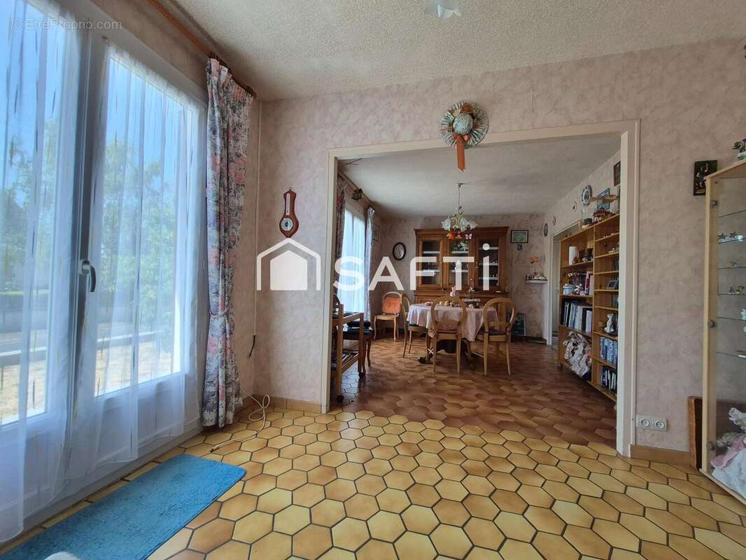 Maison 90 m² à Descartes  - photo 6
