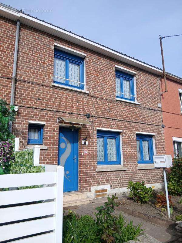 Maison mitoyenne 102 m2, 3 chambres, jardin et garage - photo 2