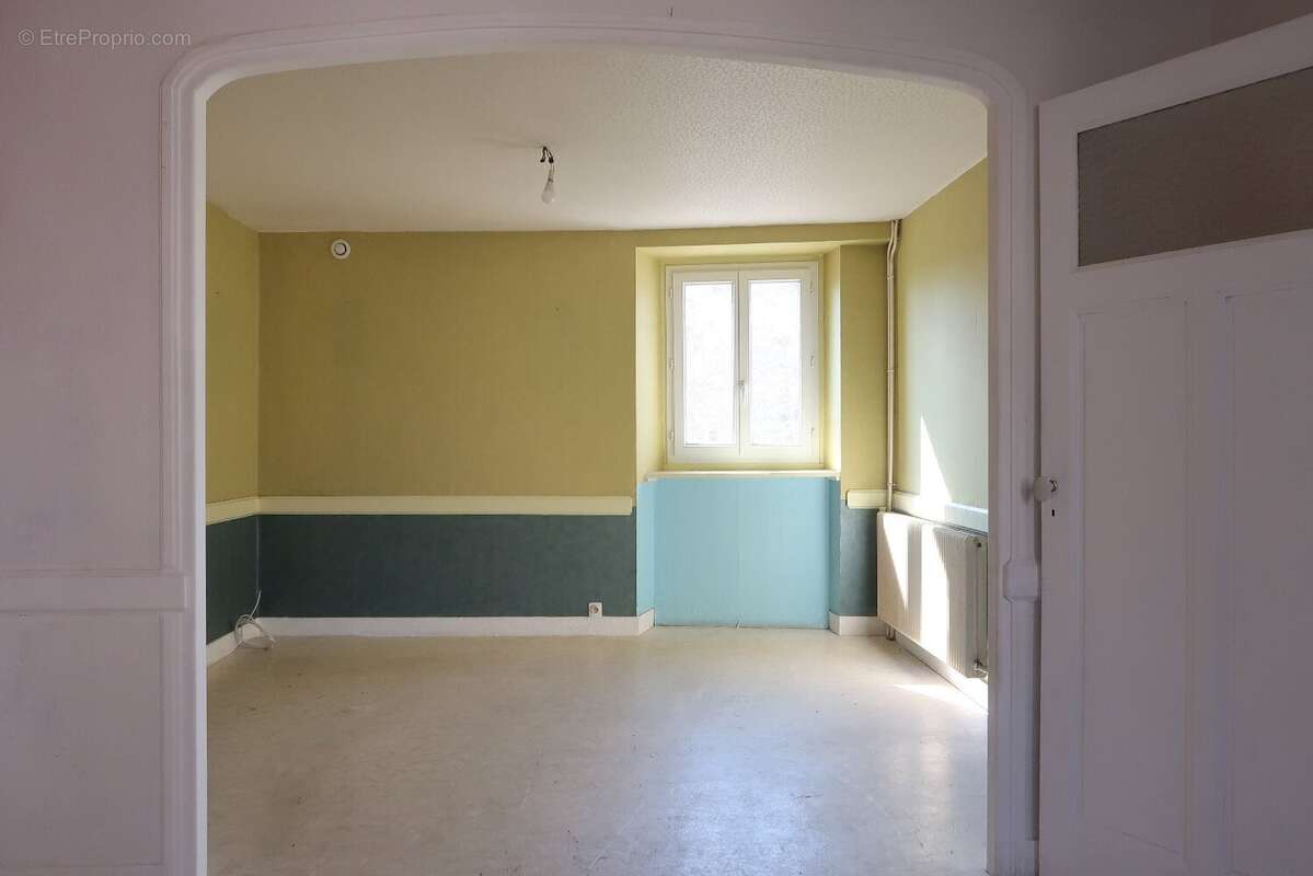 Maison à SAINT-ROMAIN-LACHALM