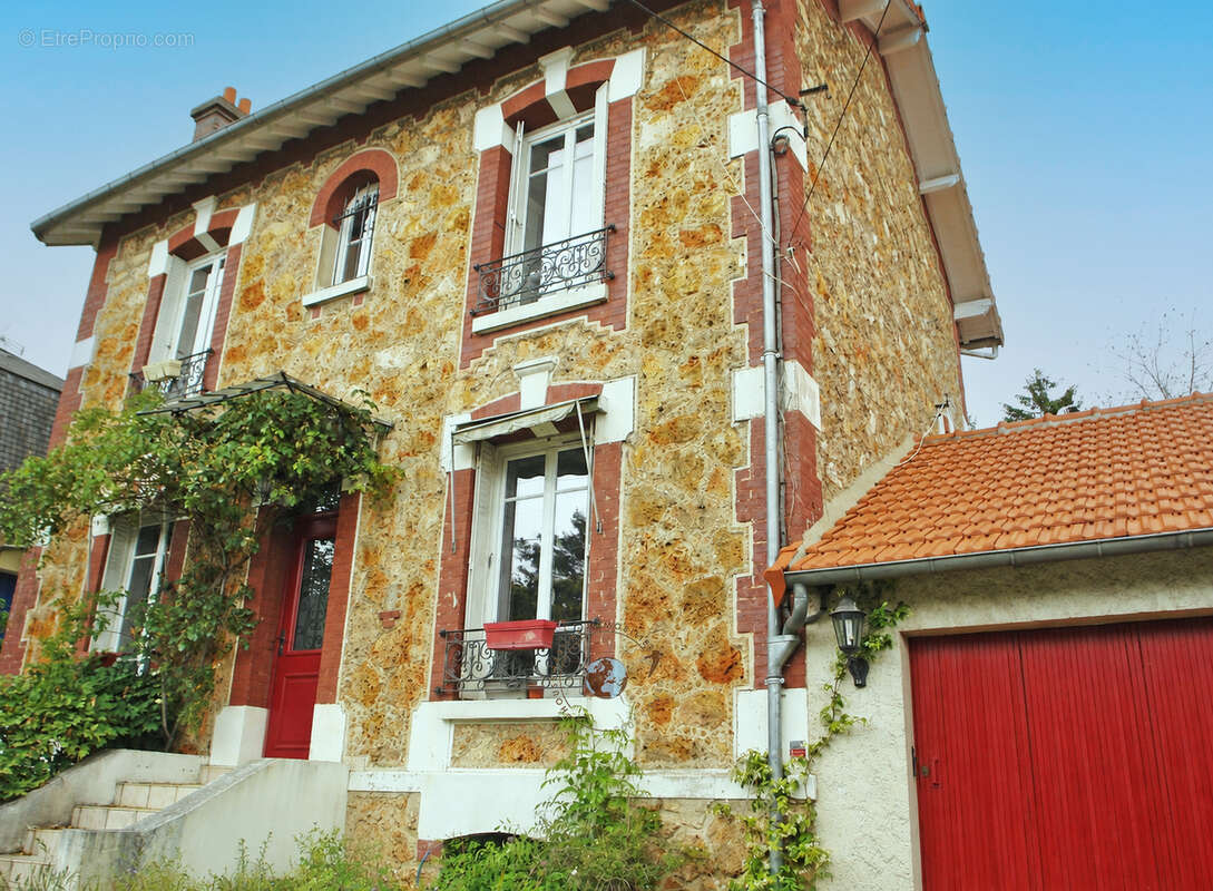 Maison à VERRIERES-LE-BUISSON