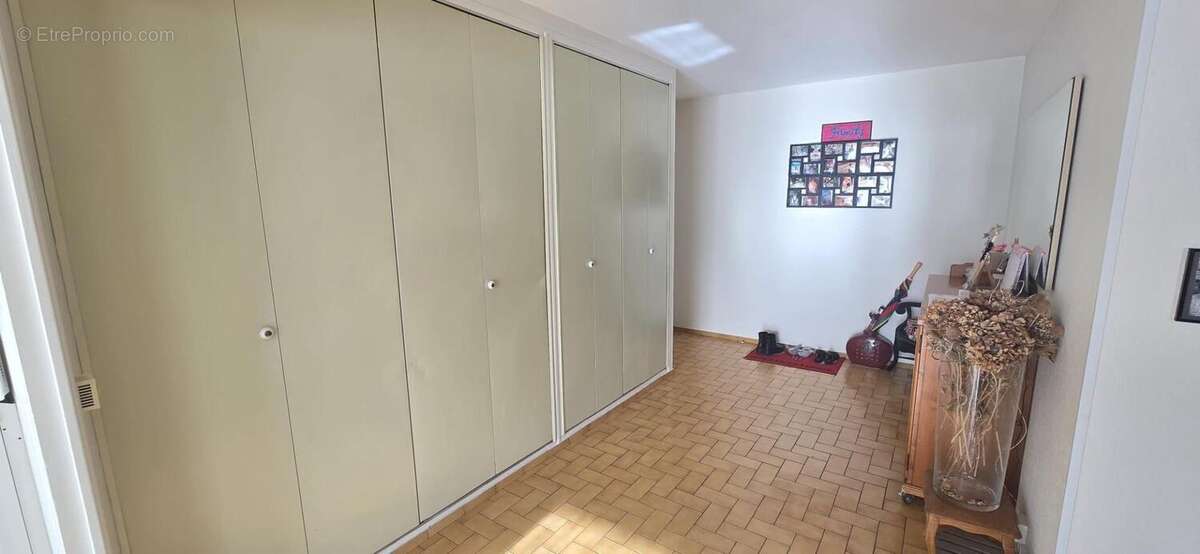 Photo 5 - Commerce à GENEUILLE