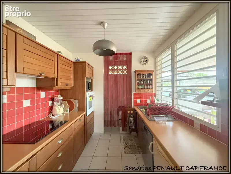 A vendre a kourou (guyane francaise) une magnifique maison individuelle t5 de 91 m² - terrain de 425 m² - au prix de 307 000 € - photo 4