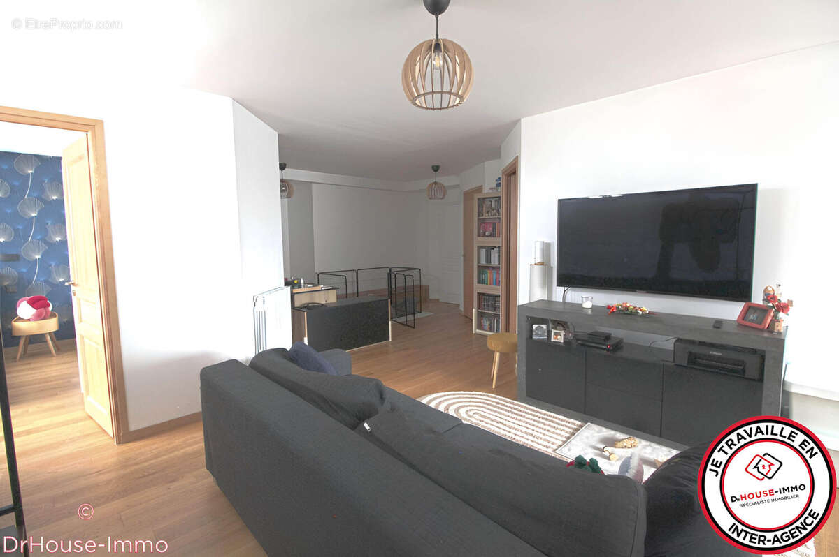 Appartement à FONTENAY-LE-FLEURY