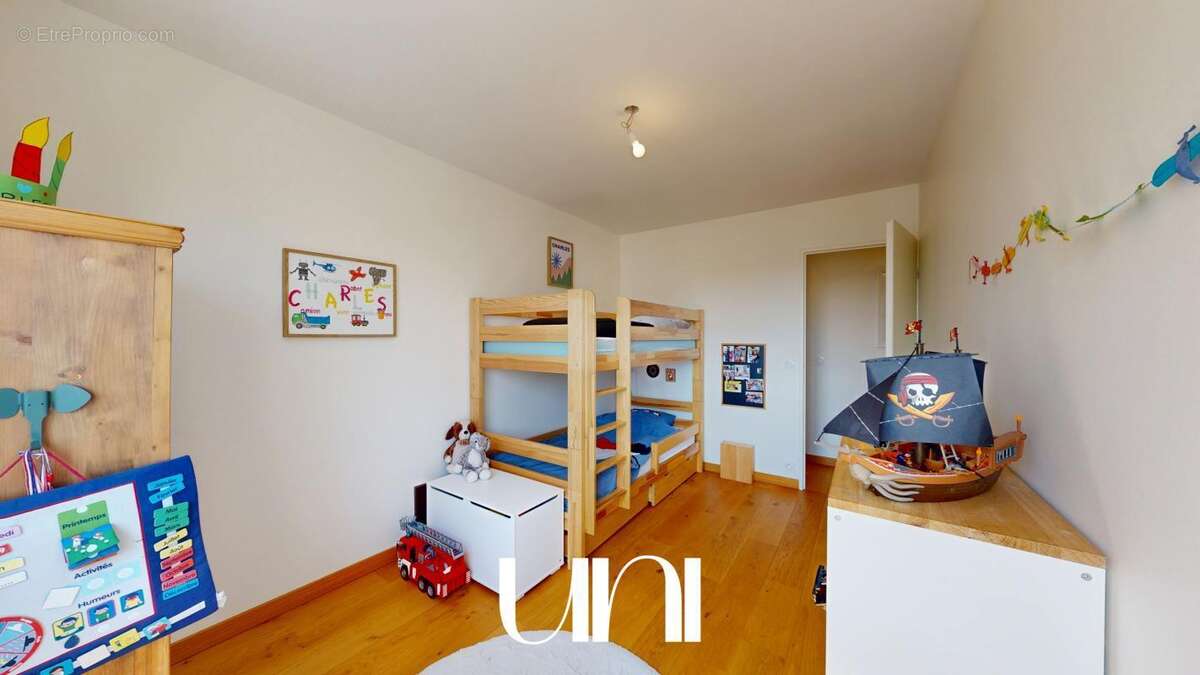 Appartement 5 pièces de 98 m2 avec caves, balcon, ascenseur et parkings - CAEN Saint-Gilles - photo 6