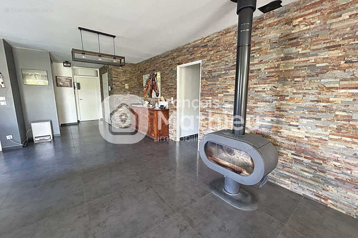 Relevant - Maison T5 avec piscine, garage, dépendance et terrain d'environ 1031m2. - photo 12