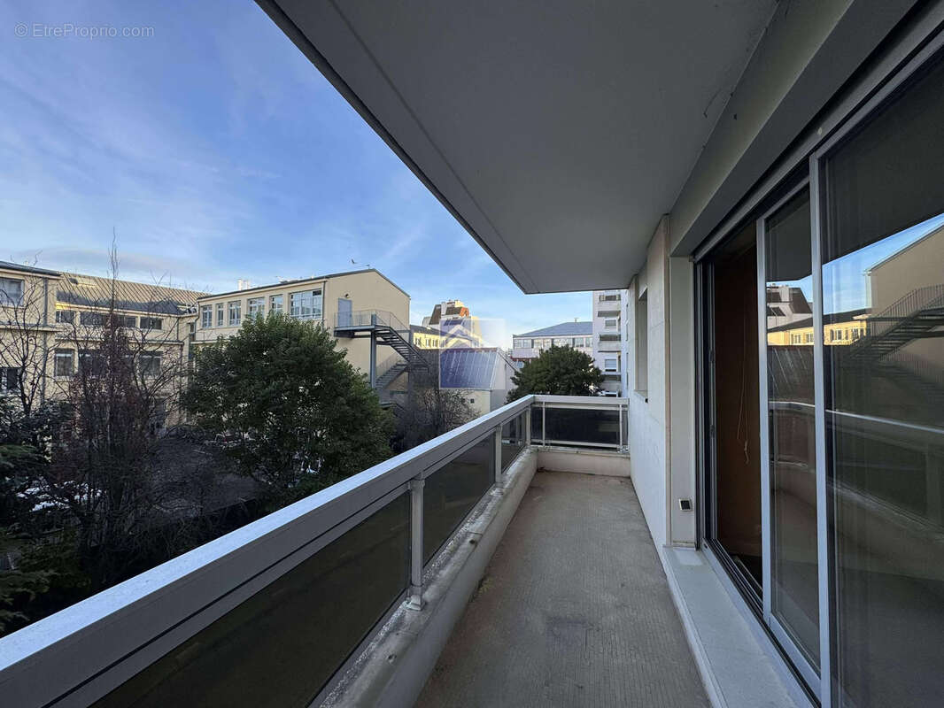 Appartement à COURBEVOIE