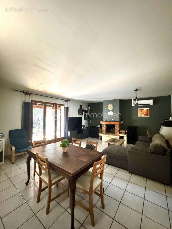 Maison à SAINT-LAURENT-DES-ARBRES