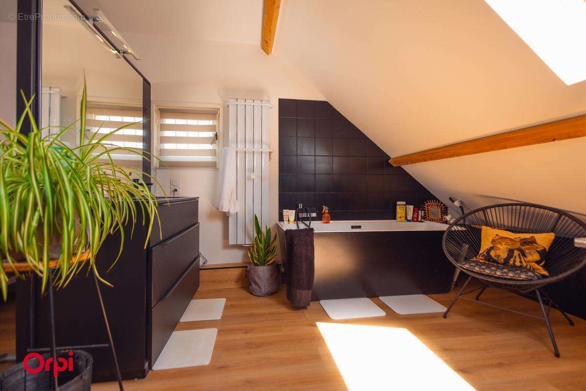 Maison à BESSENAY