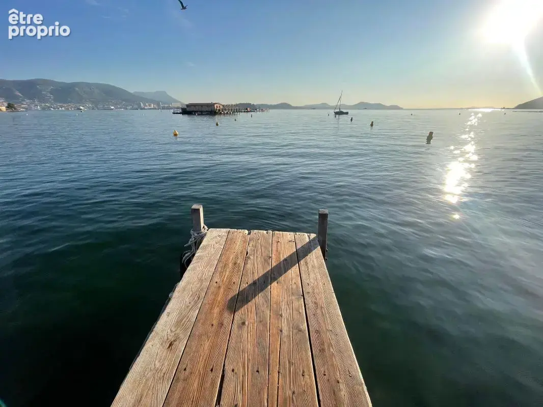 A vendre la seyne sur mer 83500 quartier balaguier laison de pêcheurs les pieds dans l'eau vue mer exceptionnelle - photo 1