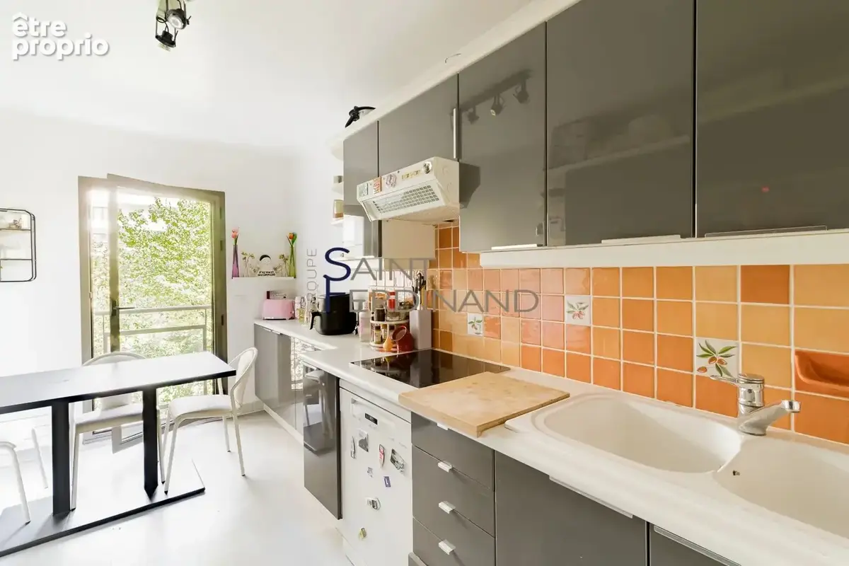 Levallois Perret - Appartement familial 4 chambres + Terrasse - parking inclus - photo 6