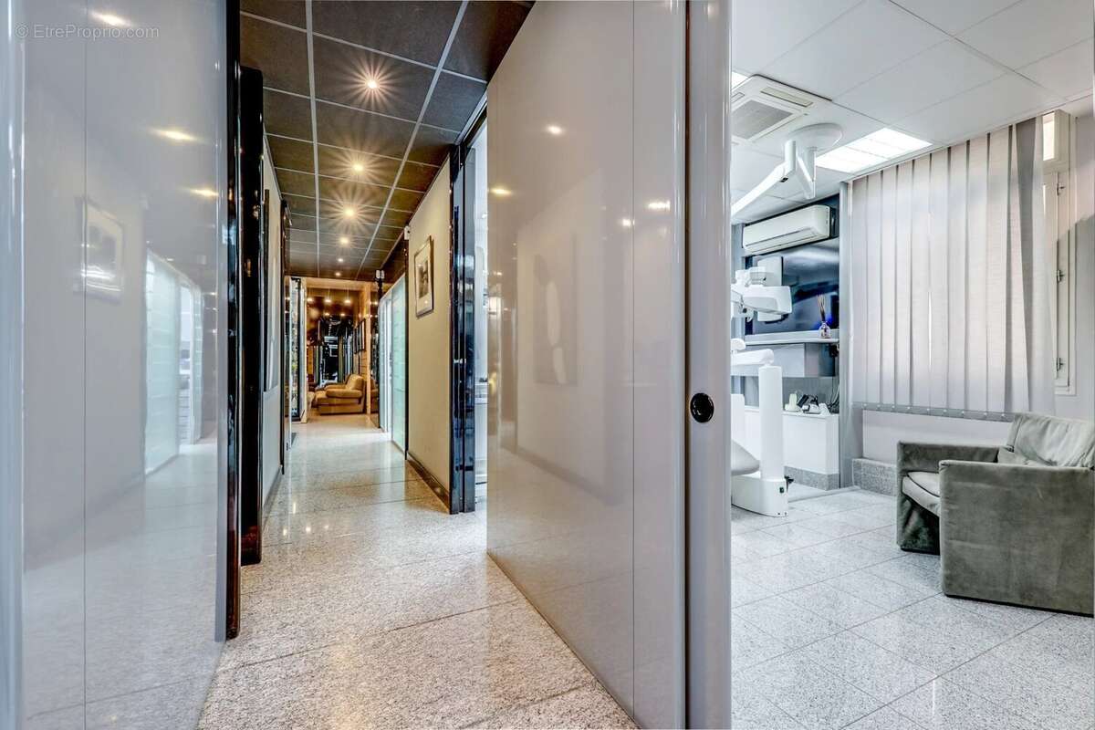 Commerce à PARIS-16E