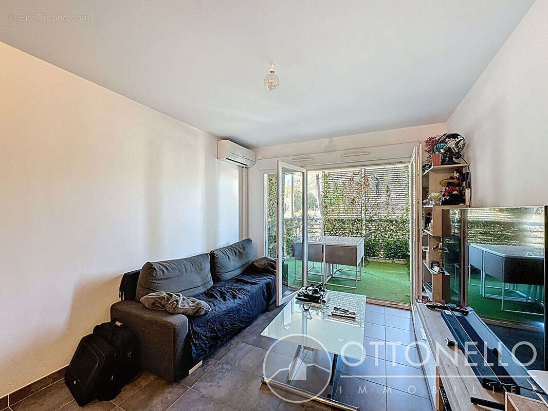 Appartement à ROQUEBRUNE-SUR-ARGENS