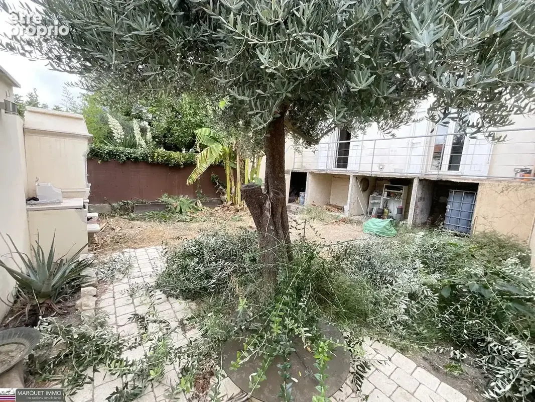 Villa T6 de 110 m²  vous invite à poser vos valises dans un cadre alliant charme et fonctionnalité sur 145 m² de terrain clos et - photo 5