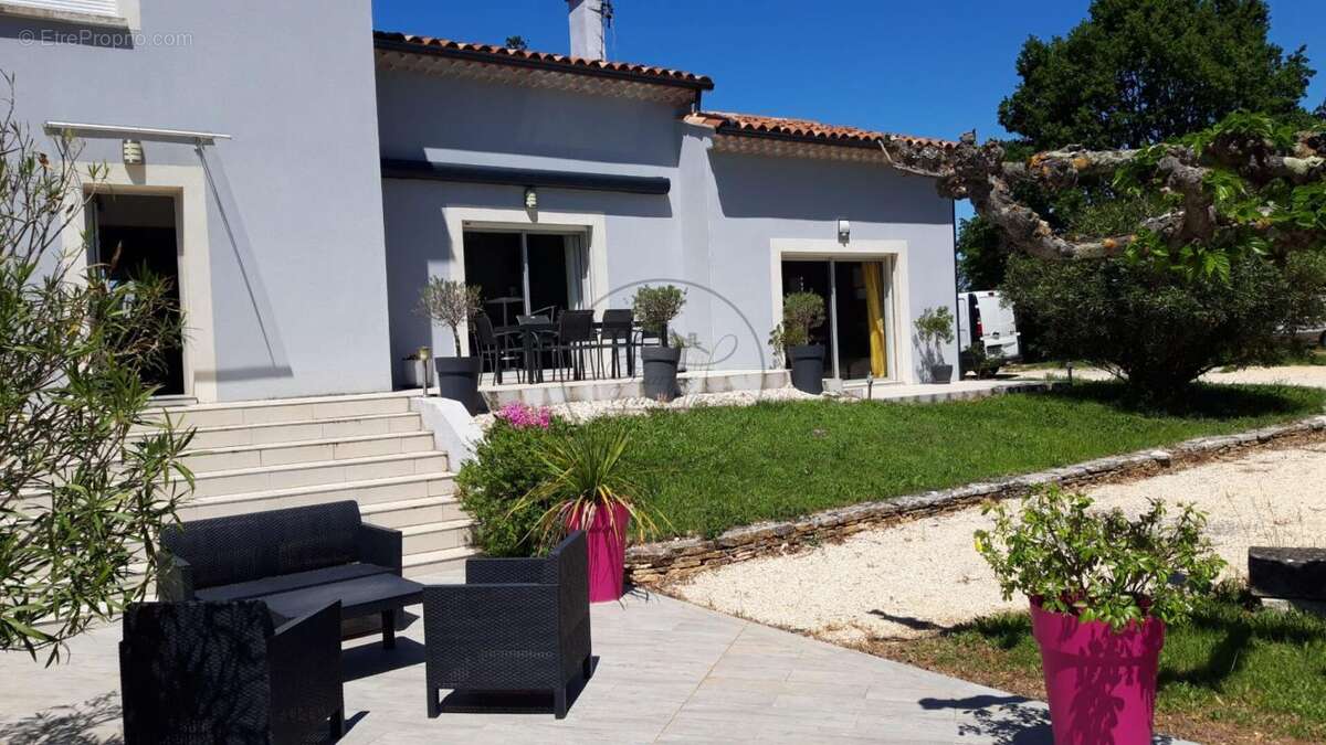 Maison à BARJAC