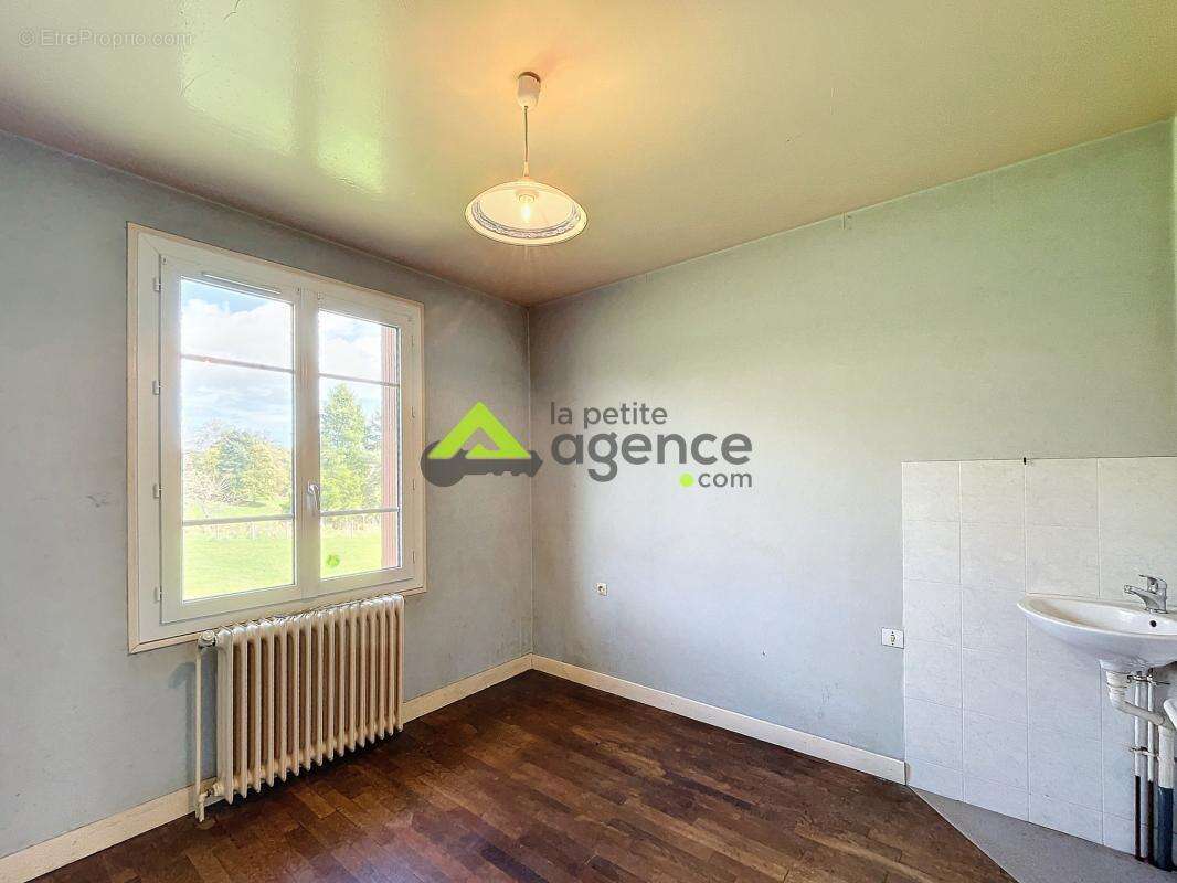 Maison à SAINT-PRIEST-LA-PLAINE