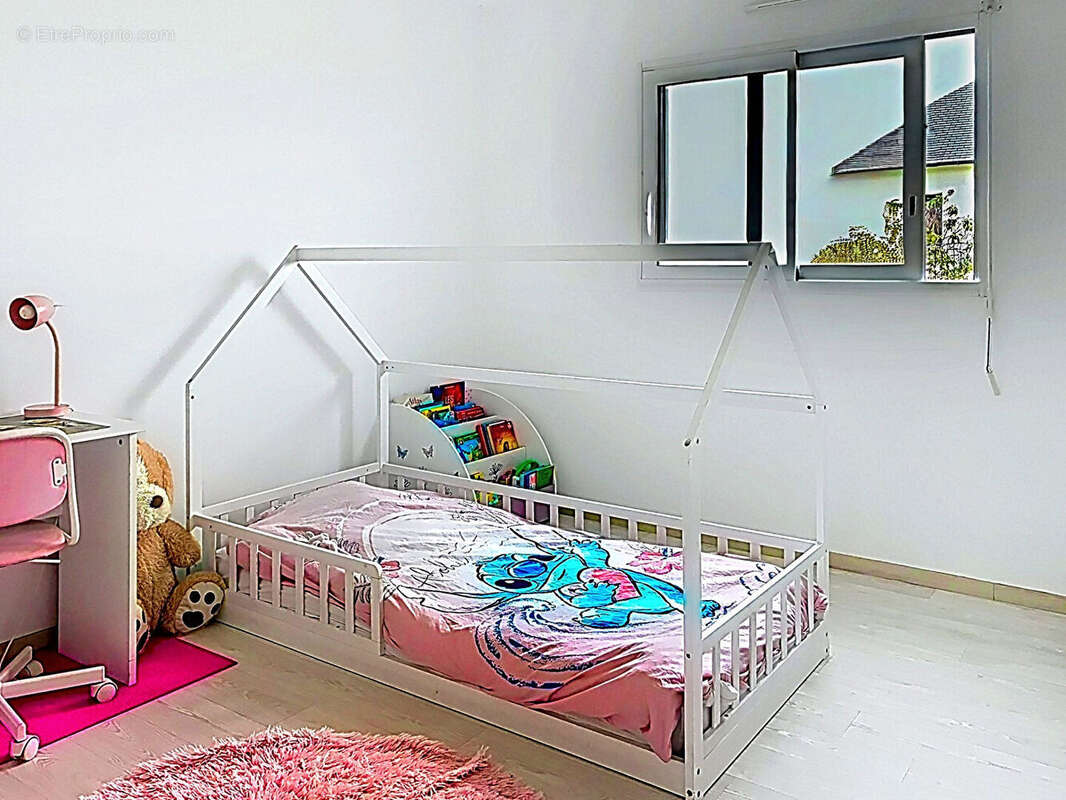 Maison à MEZIERES-SUR-COUESNON