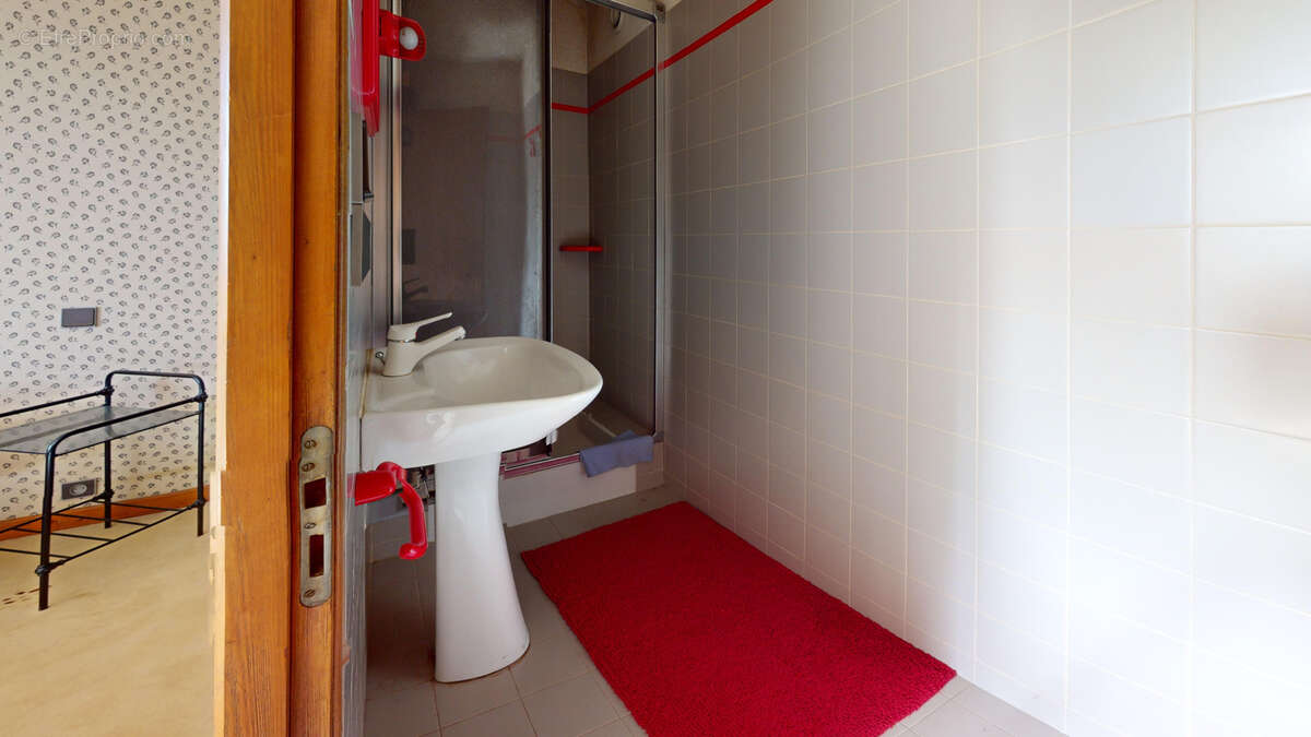 Maison à SERRE-LES-SAPINS