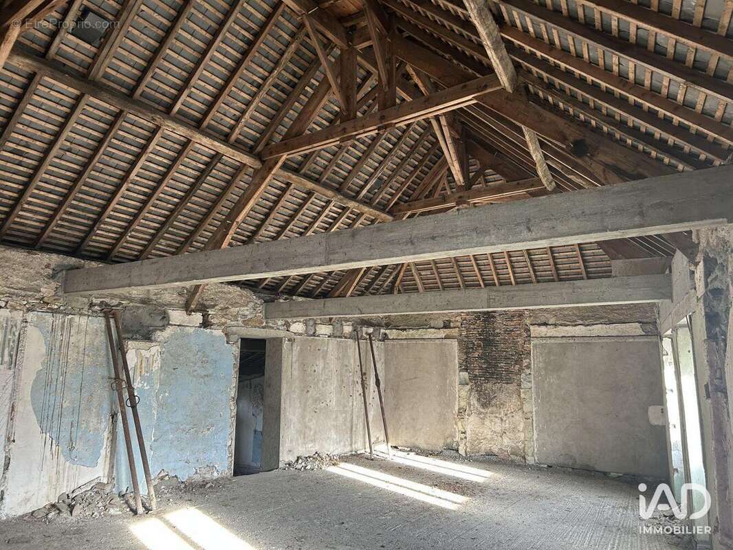 Photo 8 - Commerce à LE CELLIER