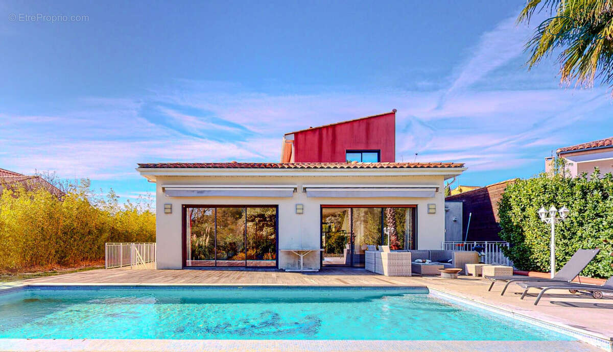 Maison à VAILHAUQUES