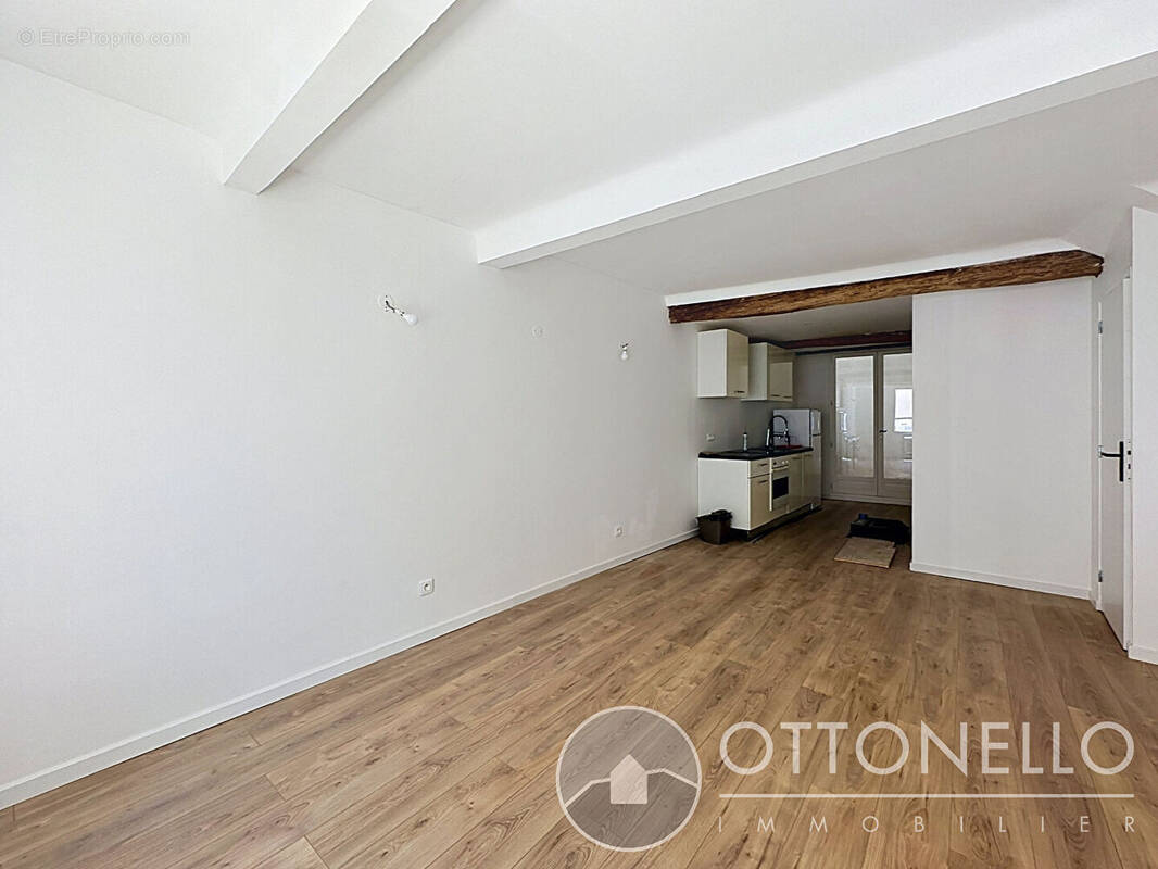 Appartement à ROQUEBRUNE-SUR-ARGENS