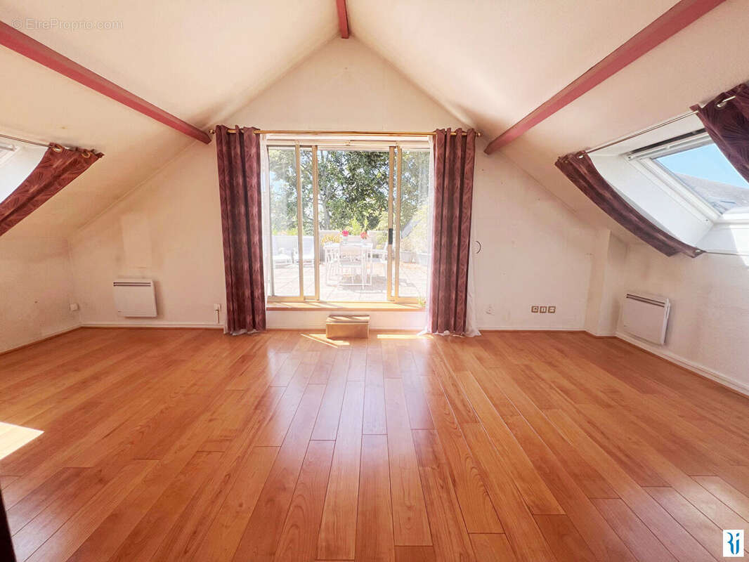 Appartement à MONT-SAINT-AIGNAN