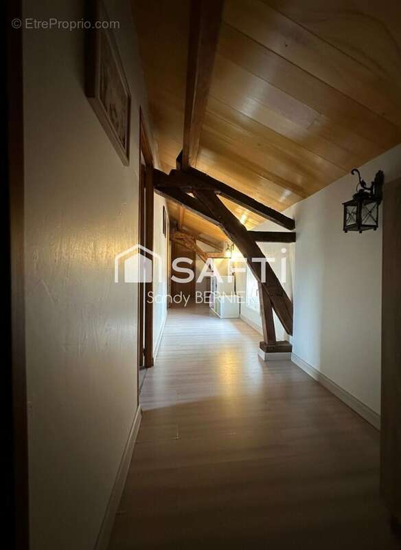 Maison 157 m² à La Puye  - photo 8