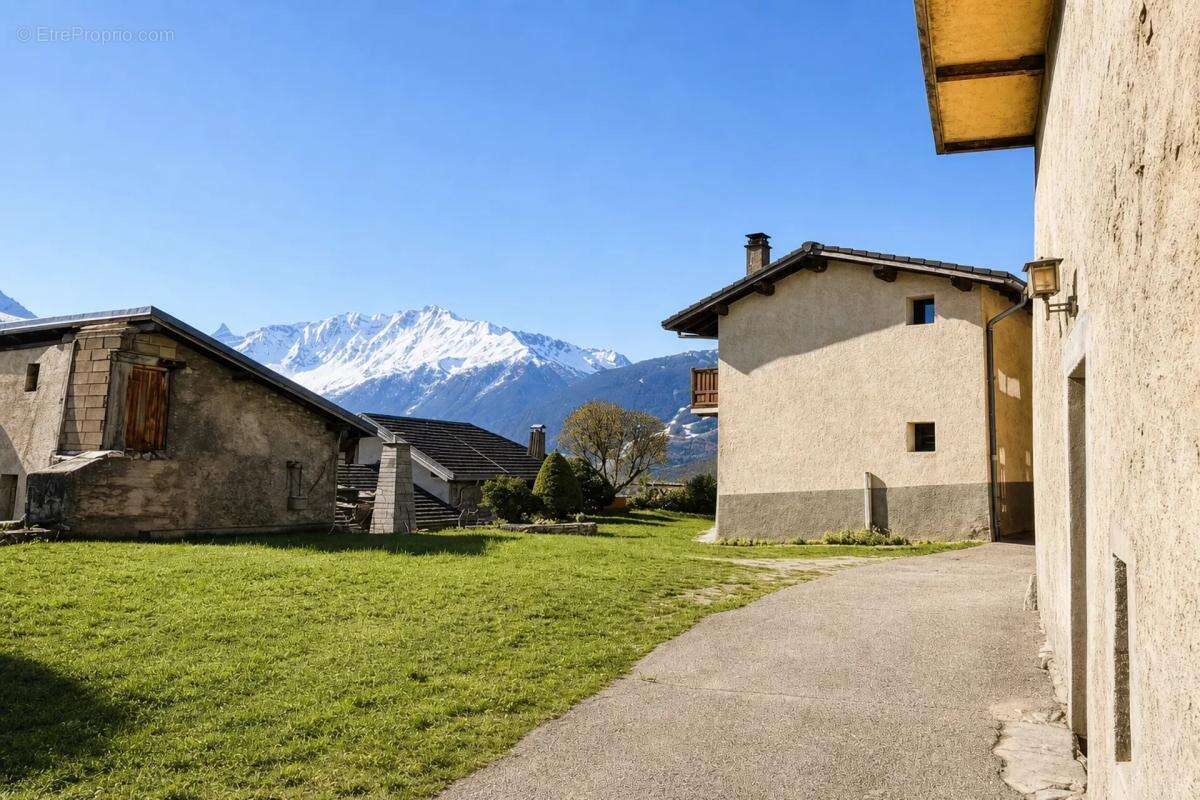 Grange et Maison Louée 300m², Fort Potentiel - photo 3