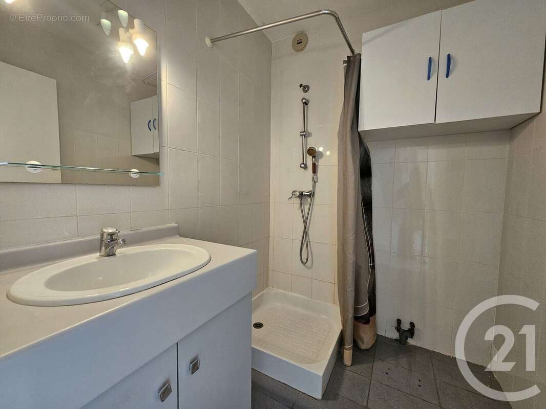 Appartement 80 m² à Saint-Laurent-Du-Var  - photo 11