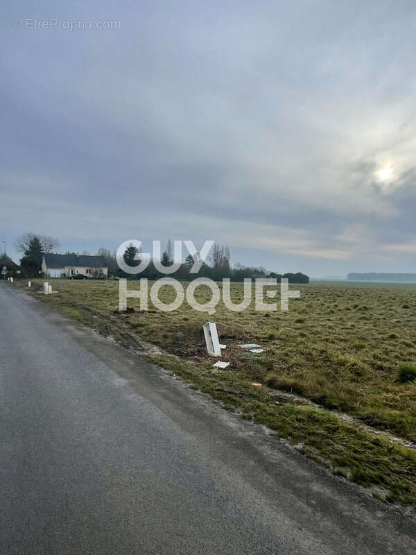 Terrain à MARCILLY-LA-CAMPAGNE