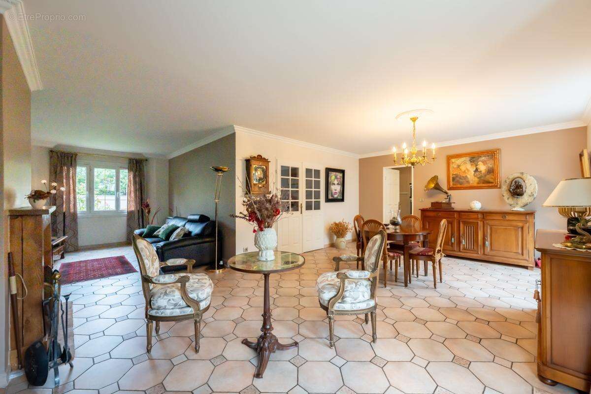 Maison à LA QUEUE-EN-BRIE