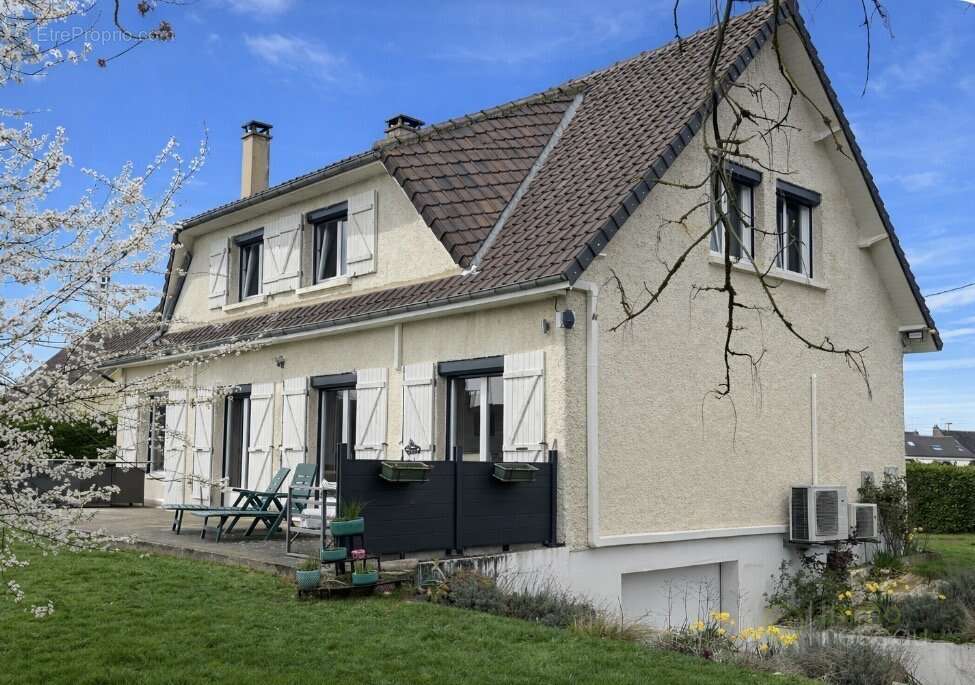 Maison à LACHAPELLE-AUX-POTS