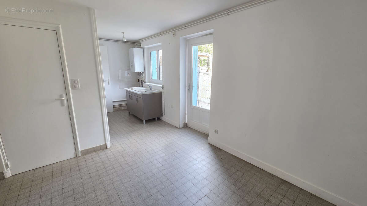 SOUVIGNY   Maison atypique de 129 m2 avec terrasse - photo 3