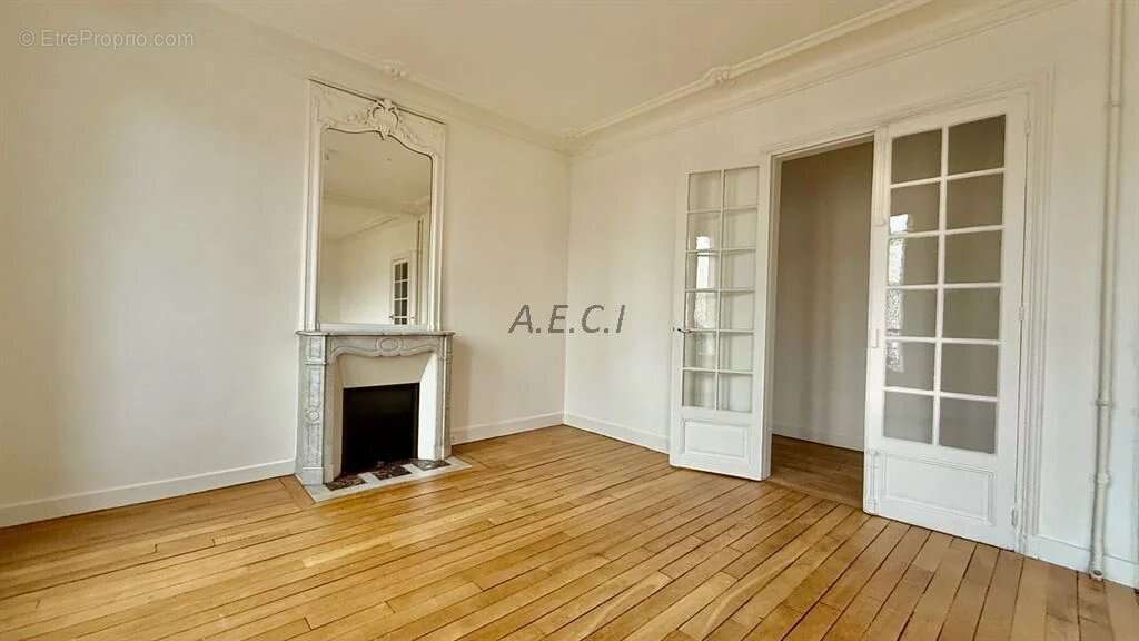 Appartement à COURBEVOIE