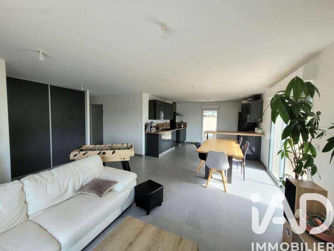 Photo 2 - Maison à REGNY