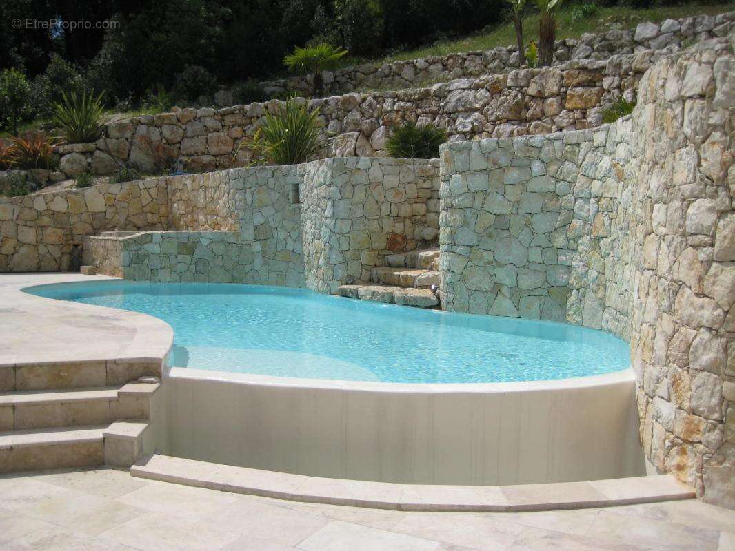 Maison à ROQUEFORT-LES-PINS